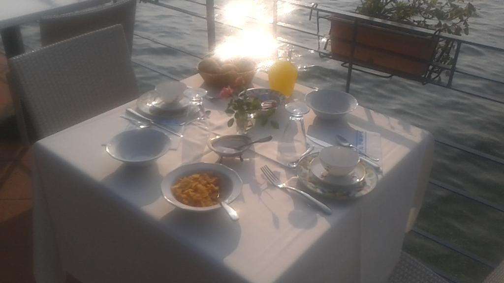 Villa Residence La Limonaia Гарньяно Номер фото
