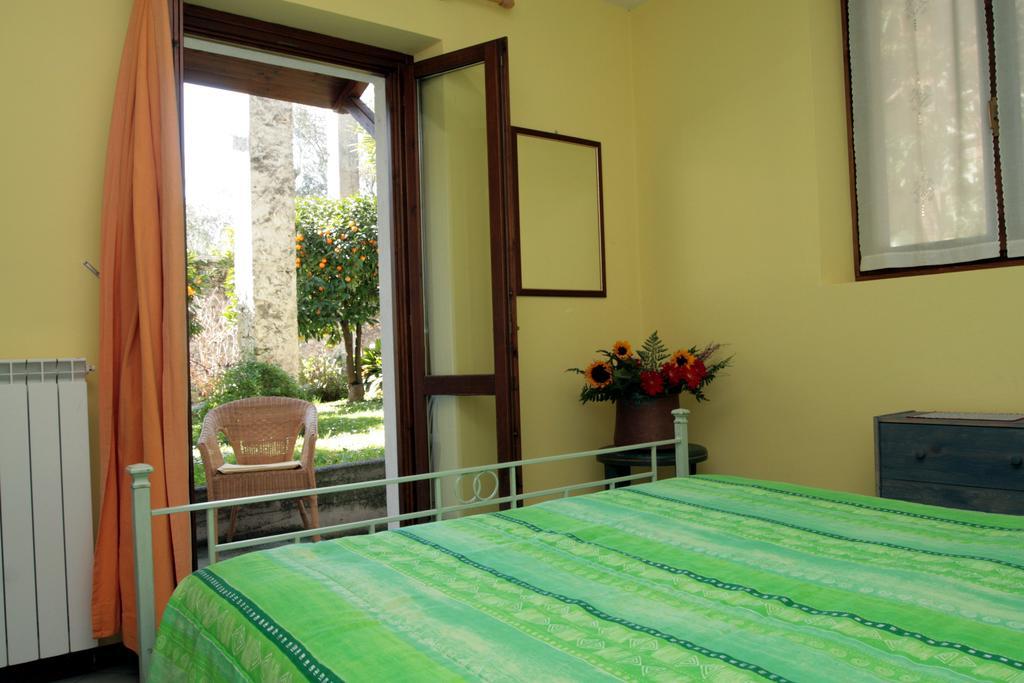 Villa Residence La Limonaia Гарньяно Номер фото