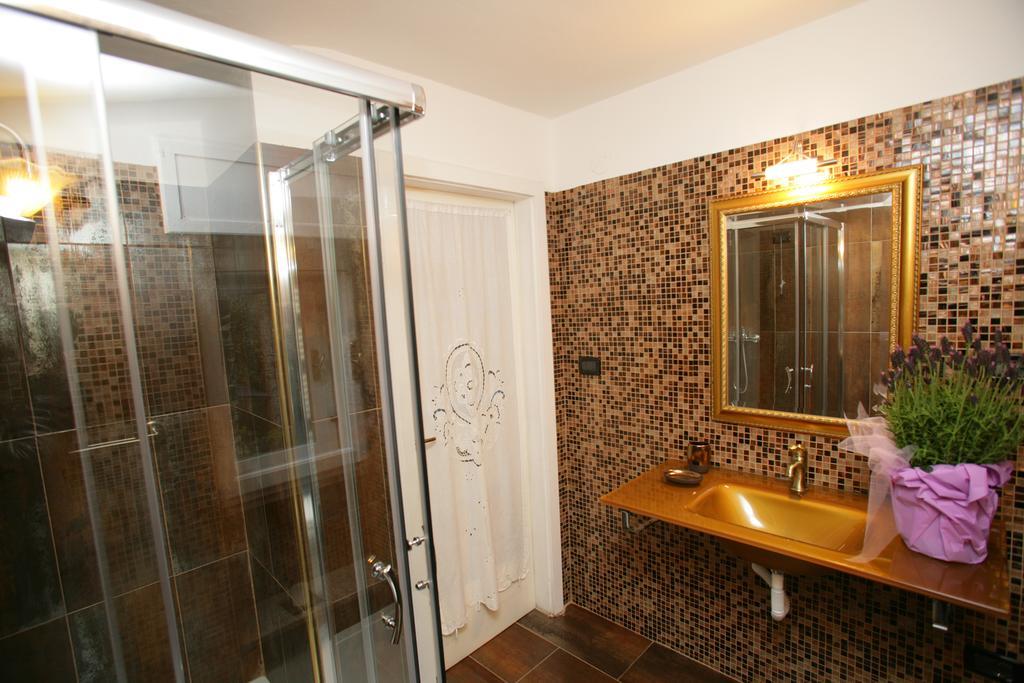 Villa Residence La Limonaia Гарньяно Номер фото